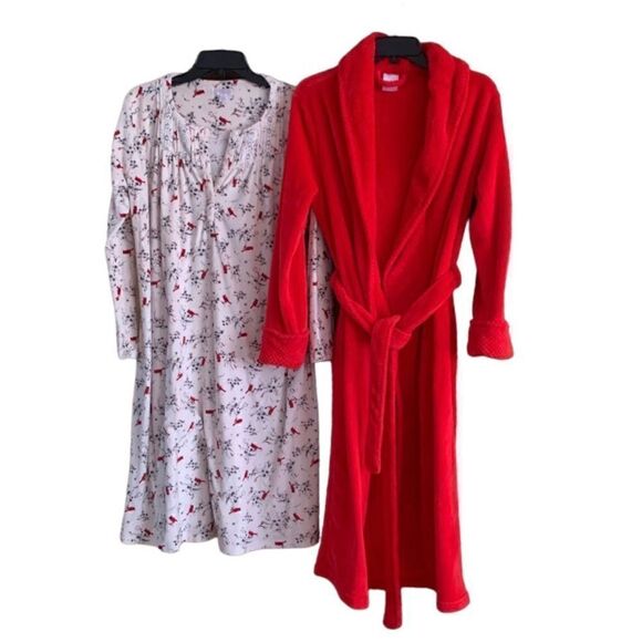 Secret Treasures Winter White Red Cardinal Print Night Gown & Red Robe Sz Medium - Picture 1 of 15